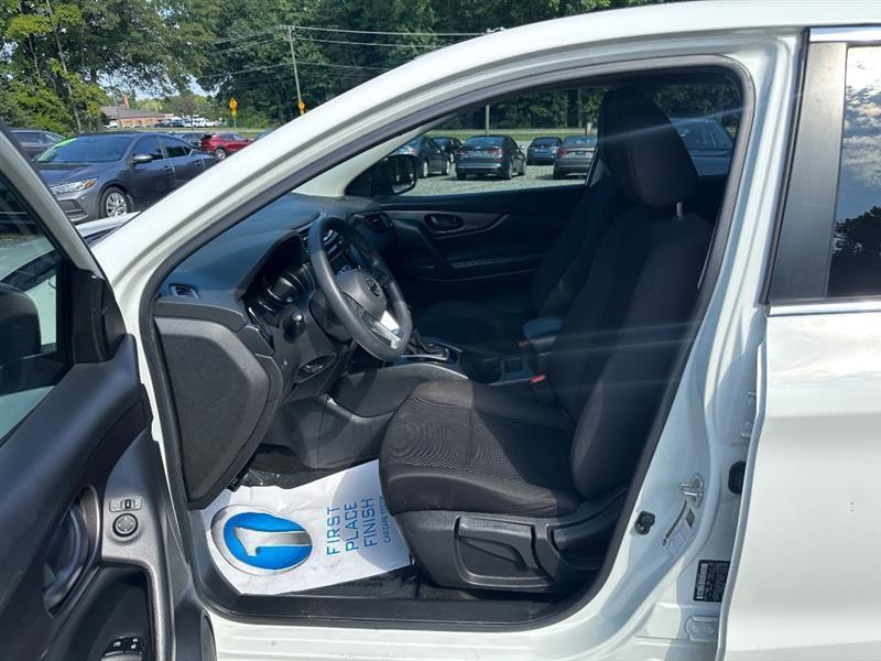 Nissan Rogue Sport S 2020