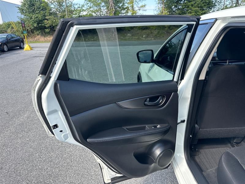 Nissan Rogue Sport S 2020