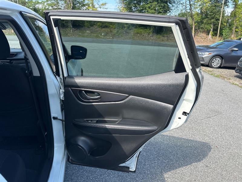 Nissan Rogue Sport S 2020
