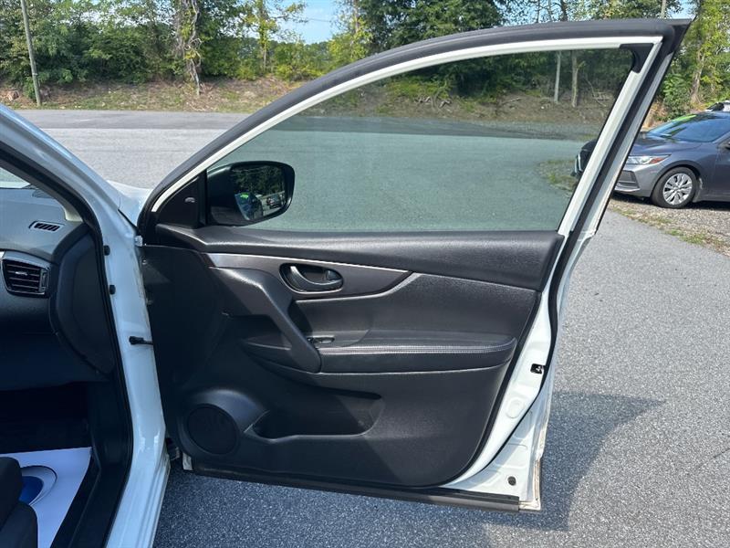 Nissan Rogue Sport S 2020