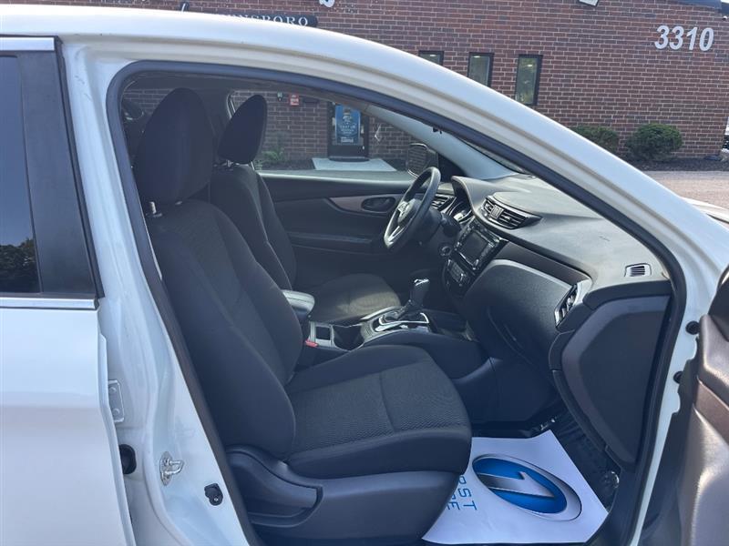 Nissan Rogue Sport S 2020