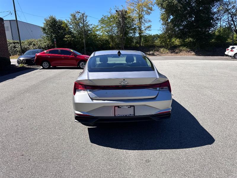 Hyundai Elantra SE 2021