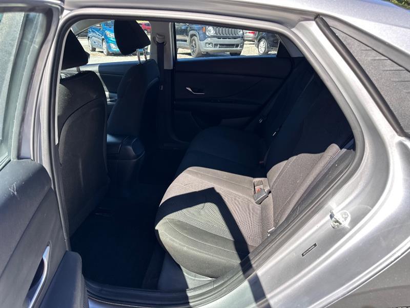 Hyundai Elantra SE 2021