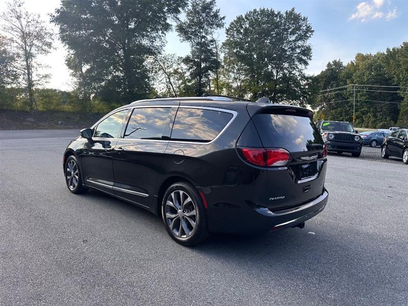 Chrysler Pacifica Limited 2017