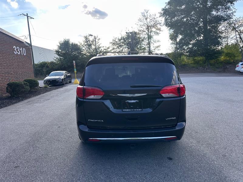 Chrysler Pacifica Limited 2017