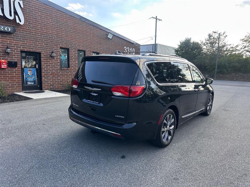 Chrysler Pacifica Limited 2017