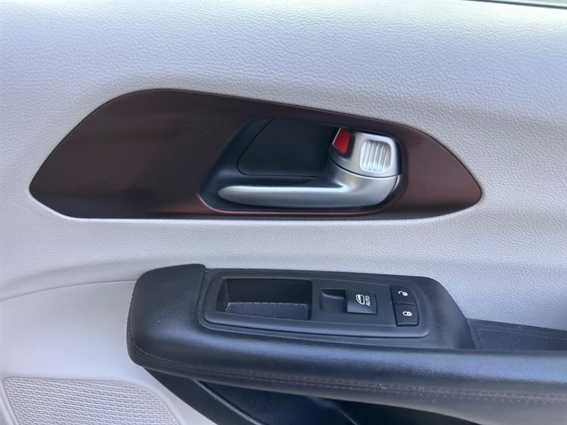 Chrysler Pacifica Limited 2017