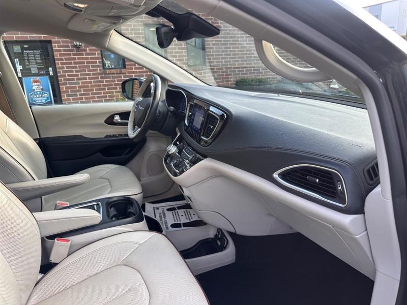 Chrysler Pacifica Limited 2017