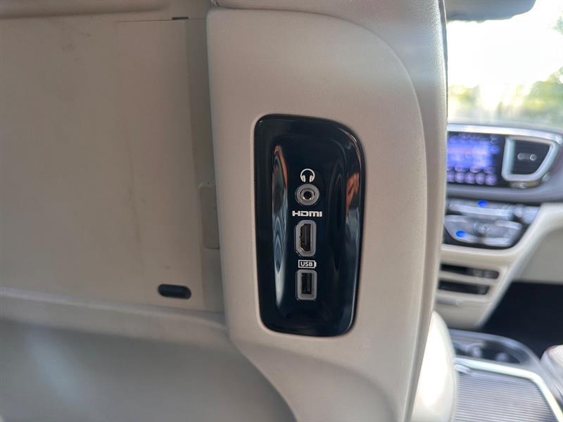Chrysler Pacifica Limited 2017