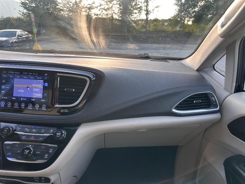Chrysler Pacifica Limited 2017