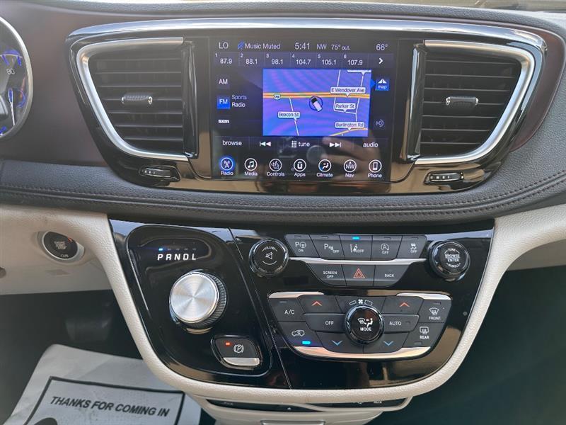 Chrysler Pacifica Limited 2017