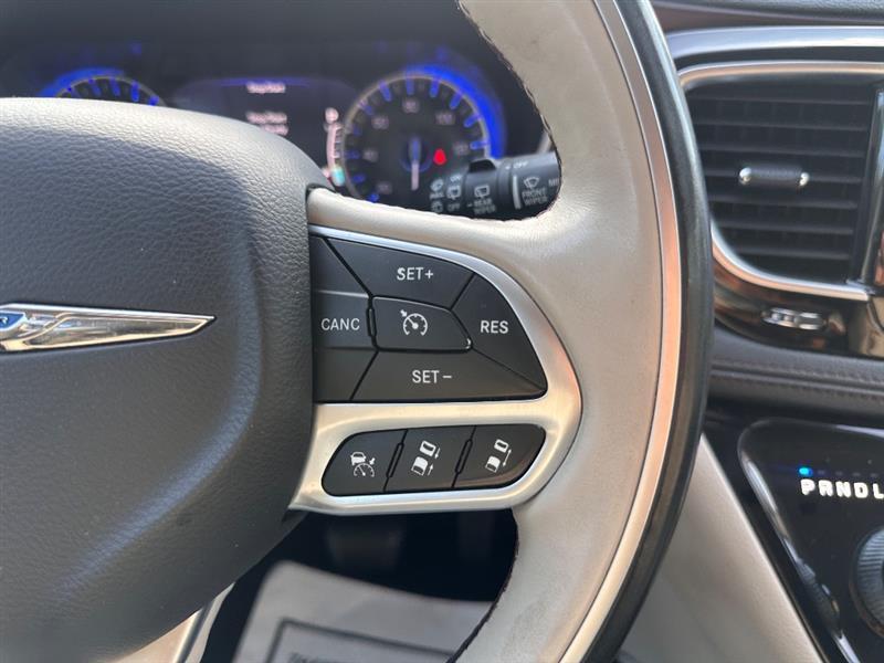 Chrysler Pacifica Limited 2017