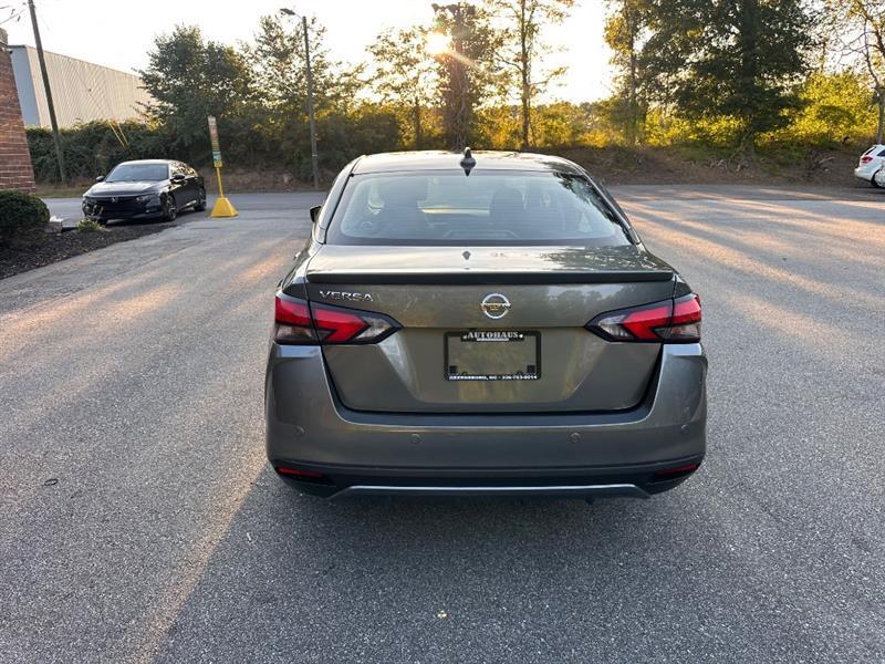 Nissan Versa SV 2022