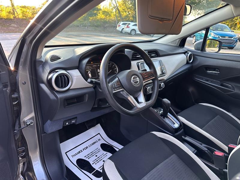 Nissan Versa SV 2022