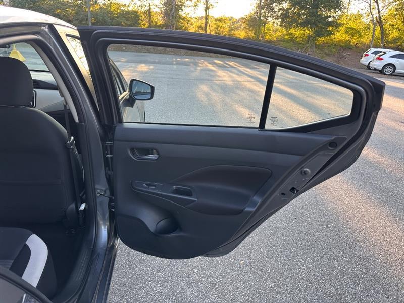 Nissan Versa SV 2022