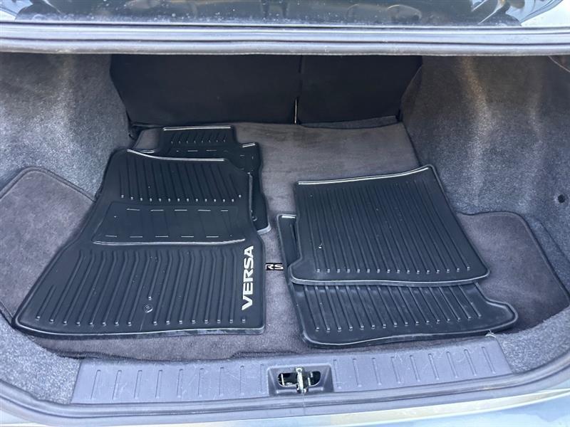 Nissan Versa SV 2022