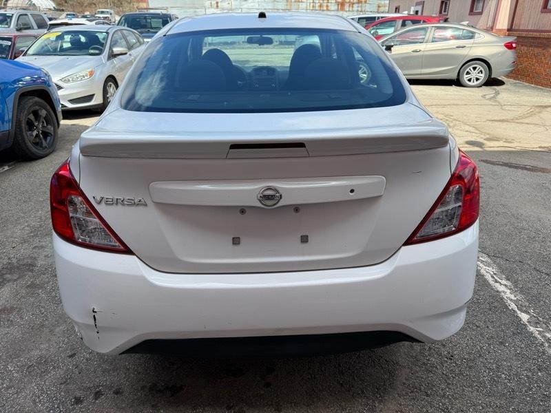 Nissan Versa 1.6 S 5M 2016