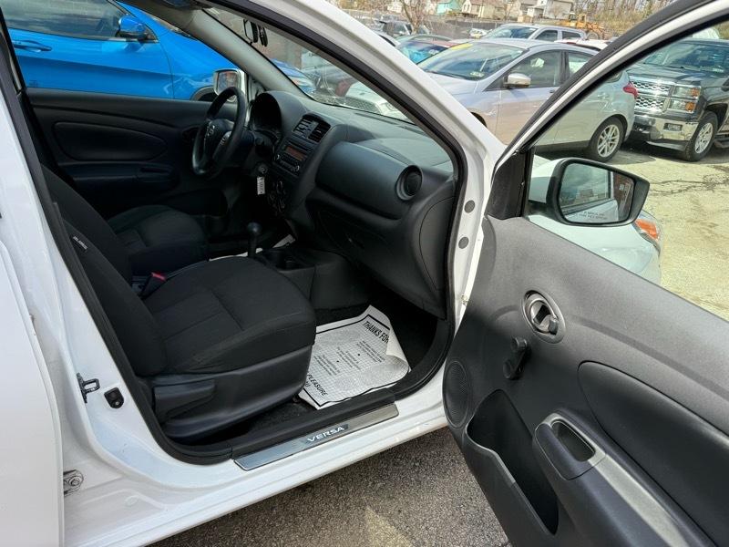 Nissan Versa 1.6 S 5M 2016