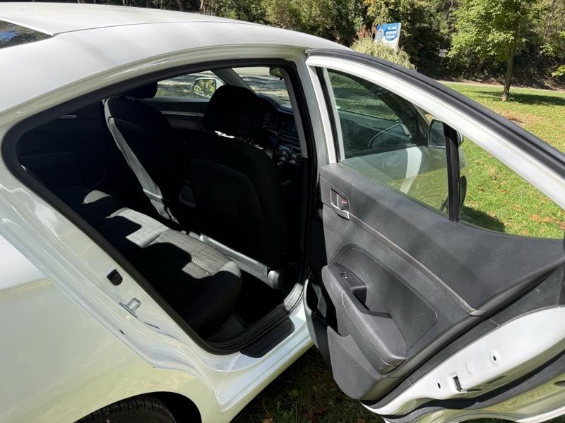 Hyundai Elantra SE 6AT 2019