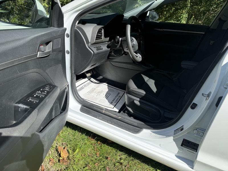 Hyundai Elantra SE 6AT 2019