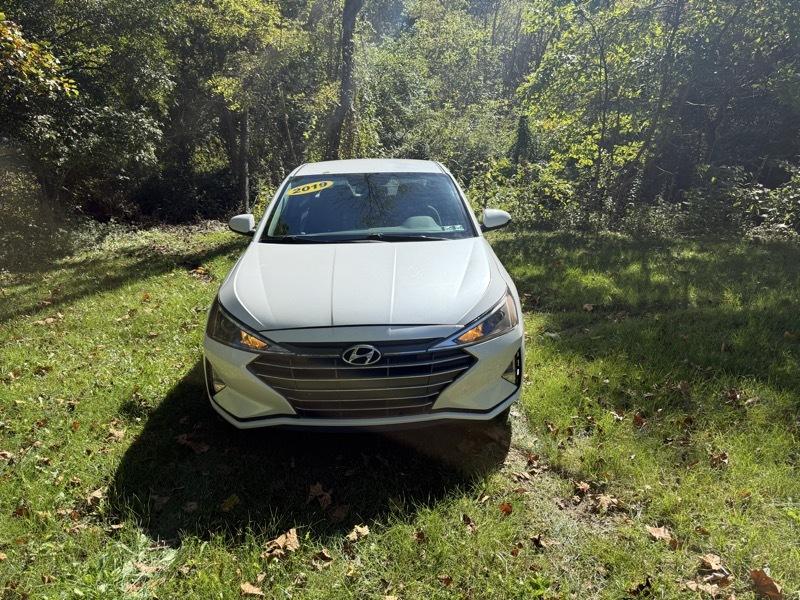 Hyundai Elantra SE 6AT 2019