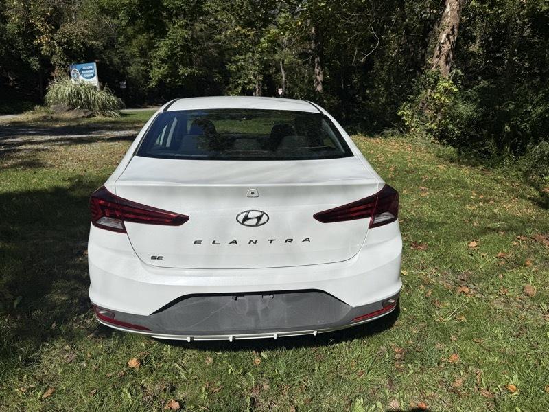 Hyundai Elantra SE 6AT 2019
