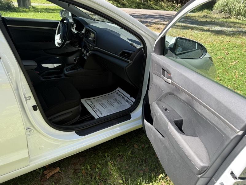 Hyundai Elantra SE 6AT 2019