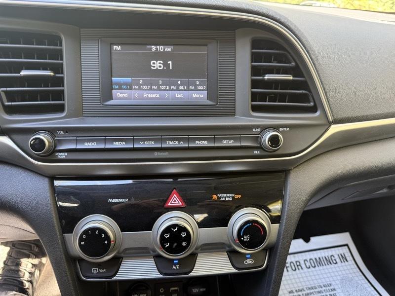 Hyundai Elantra SE 6AT 2019