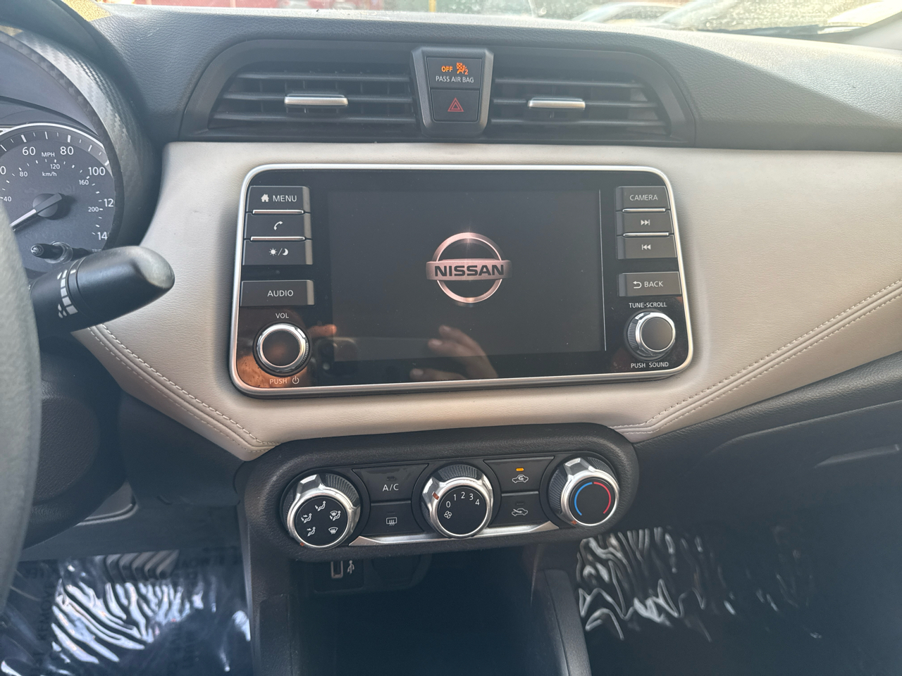 Nissan Versa SV 2020