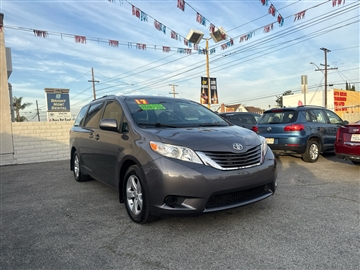 2017 Toyota Sienna LE 8-Passenger