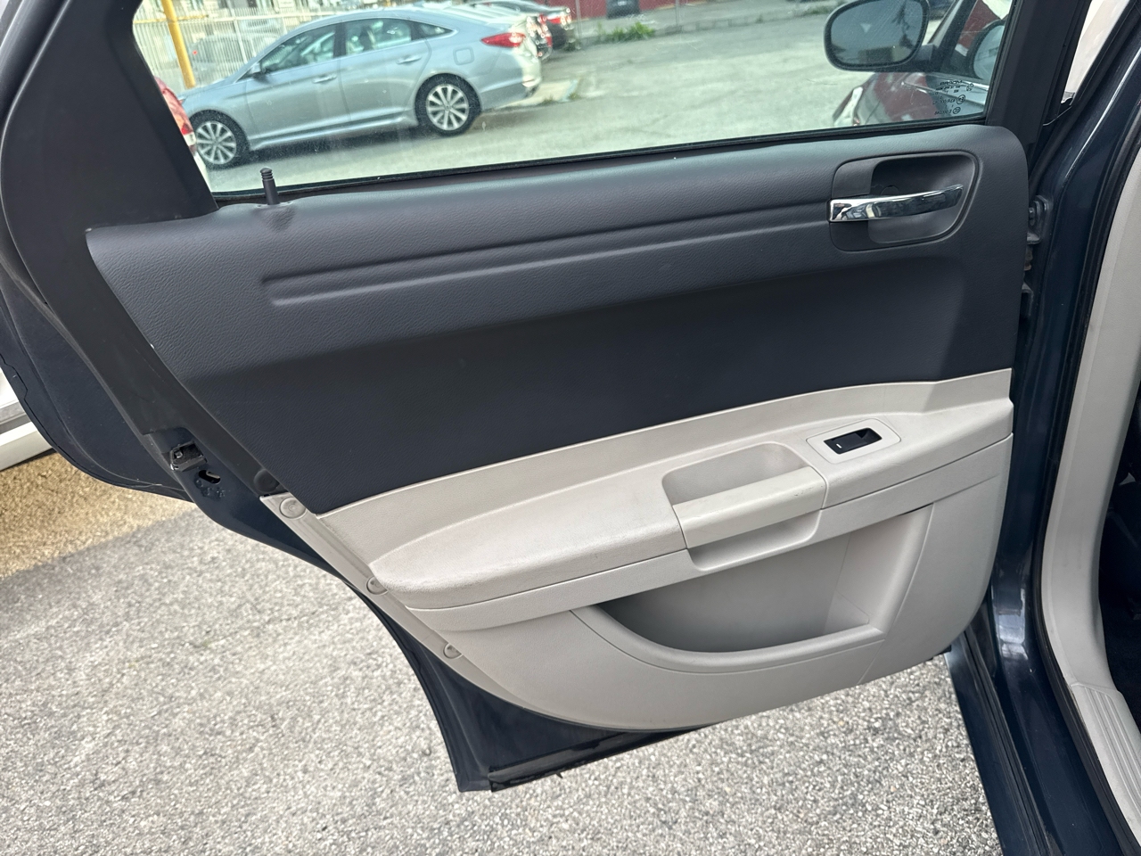 Chrysler 300 Base 2007