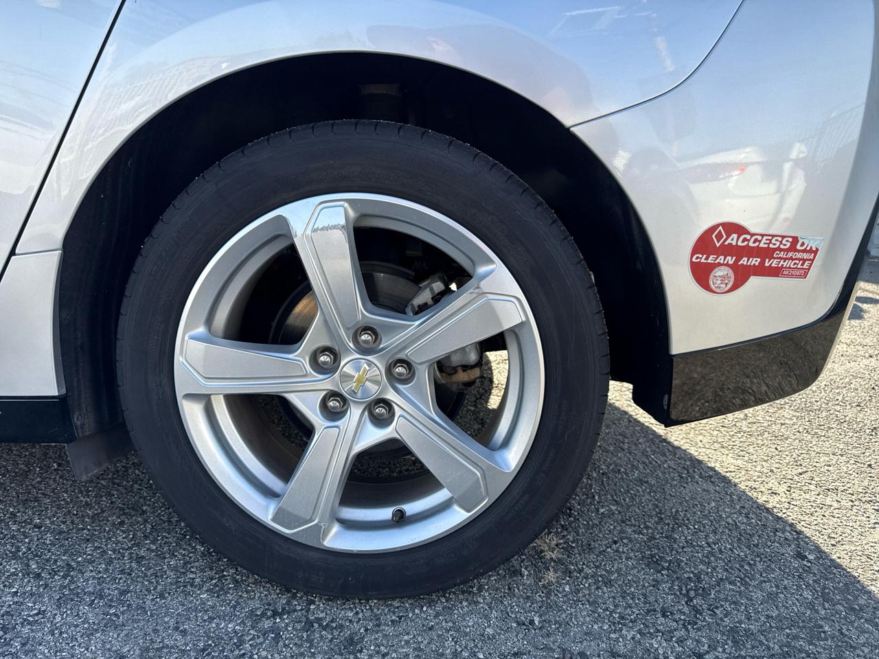 2017 Chevrolet Volt LT - Photo 10