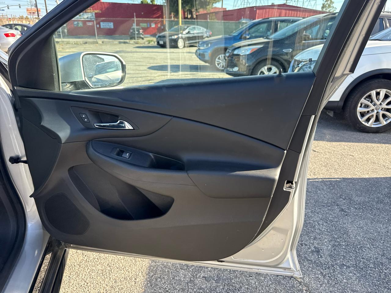 2017 Chevrolet Volt LT - Photo 12