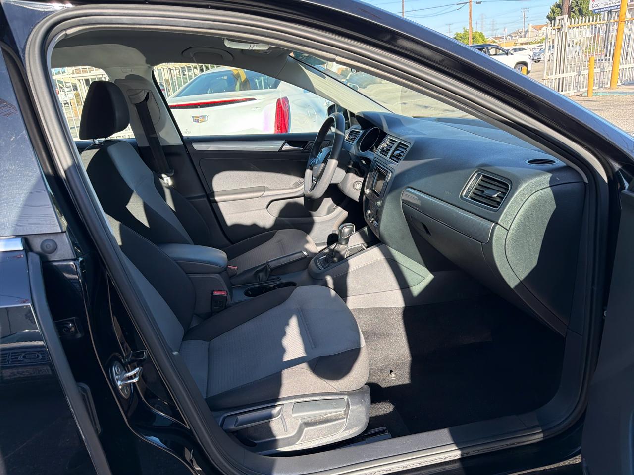 Volkswagen Jetta 1.4T S 6A 2017