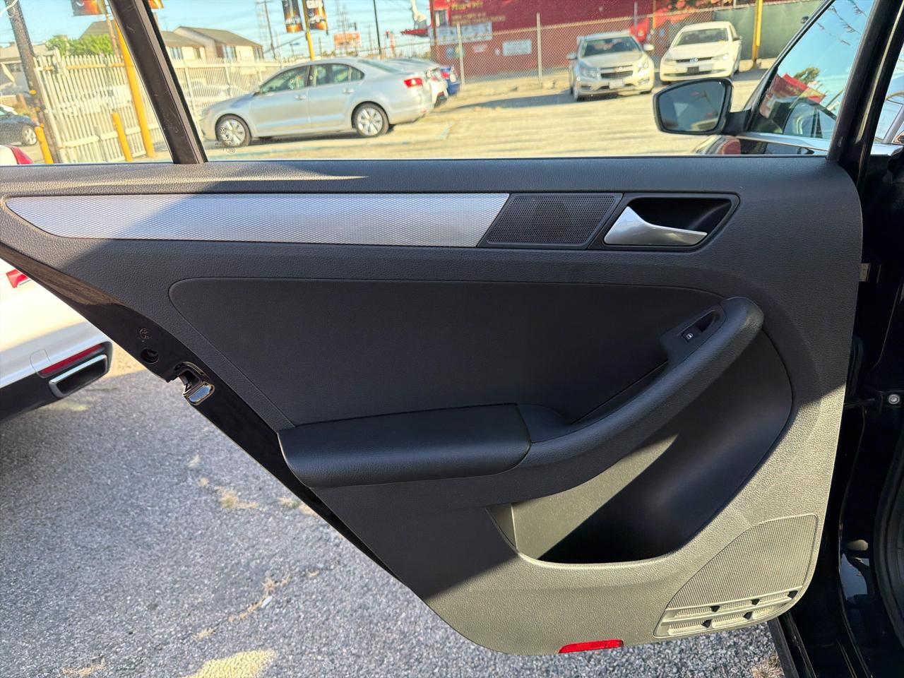 Volkswagen Jetta 1.4T S 6A 2017