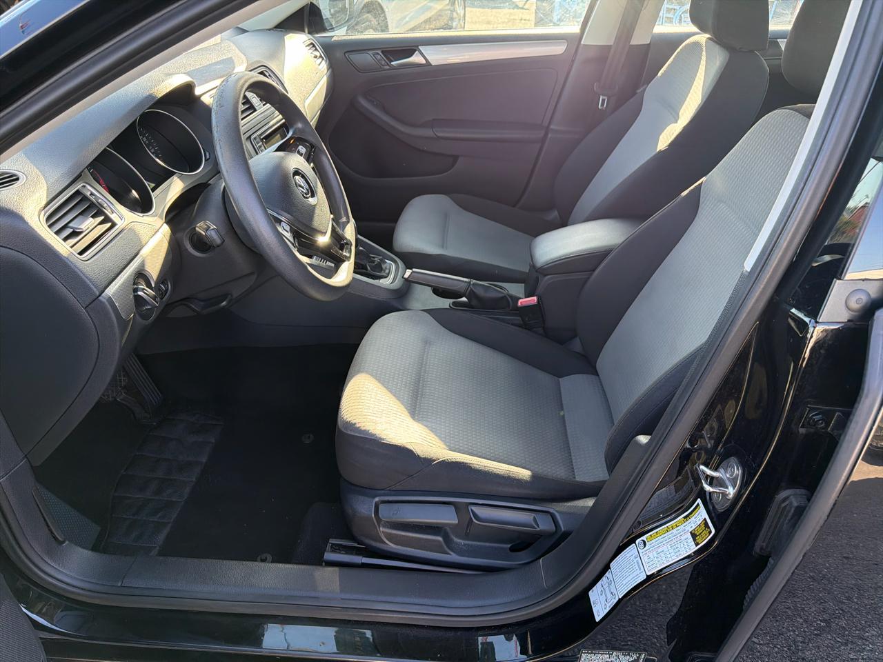 Volkswagen Jetta 1.4T S 6A 2017
