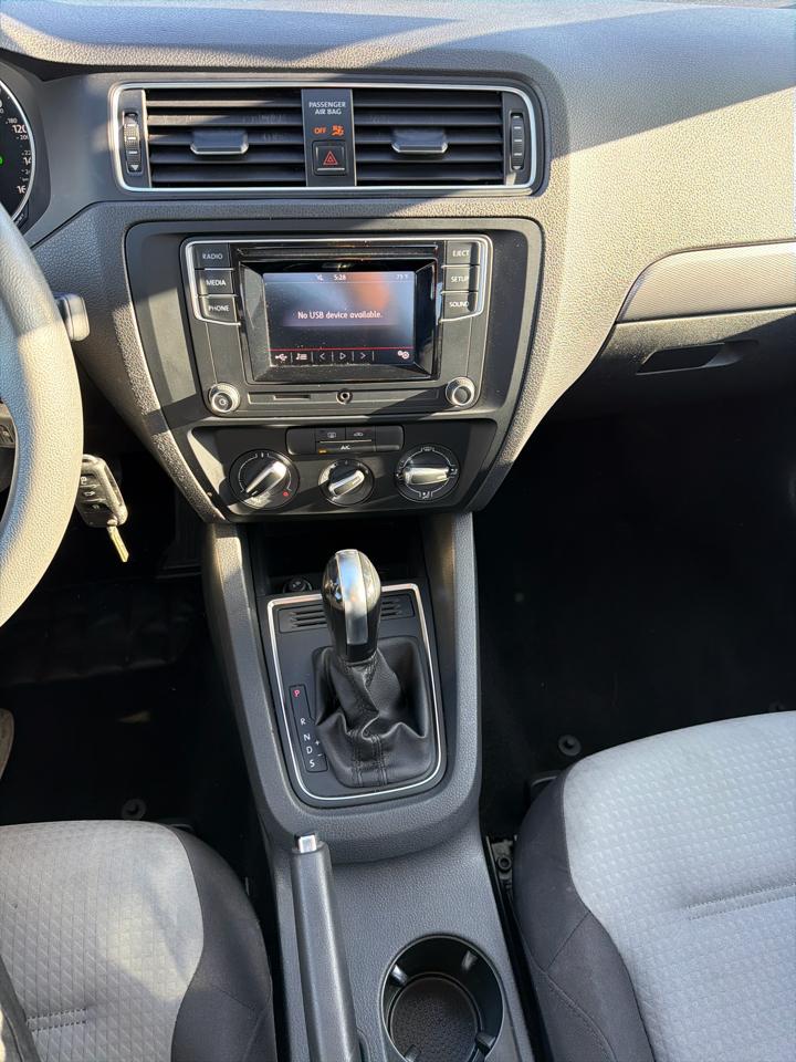 Volkswagen Jetta 1.4T S 6A 2017