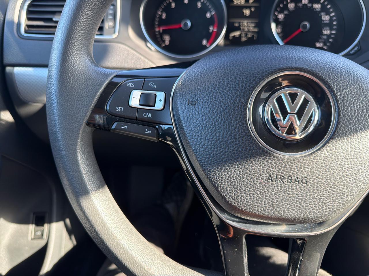 Volkswagen Jetta 1.4T S 6A 2017