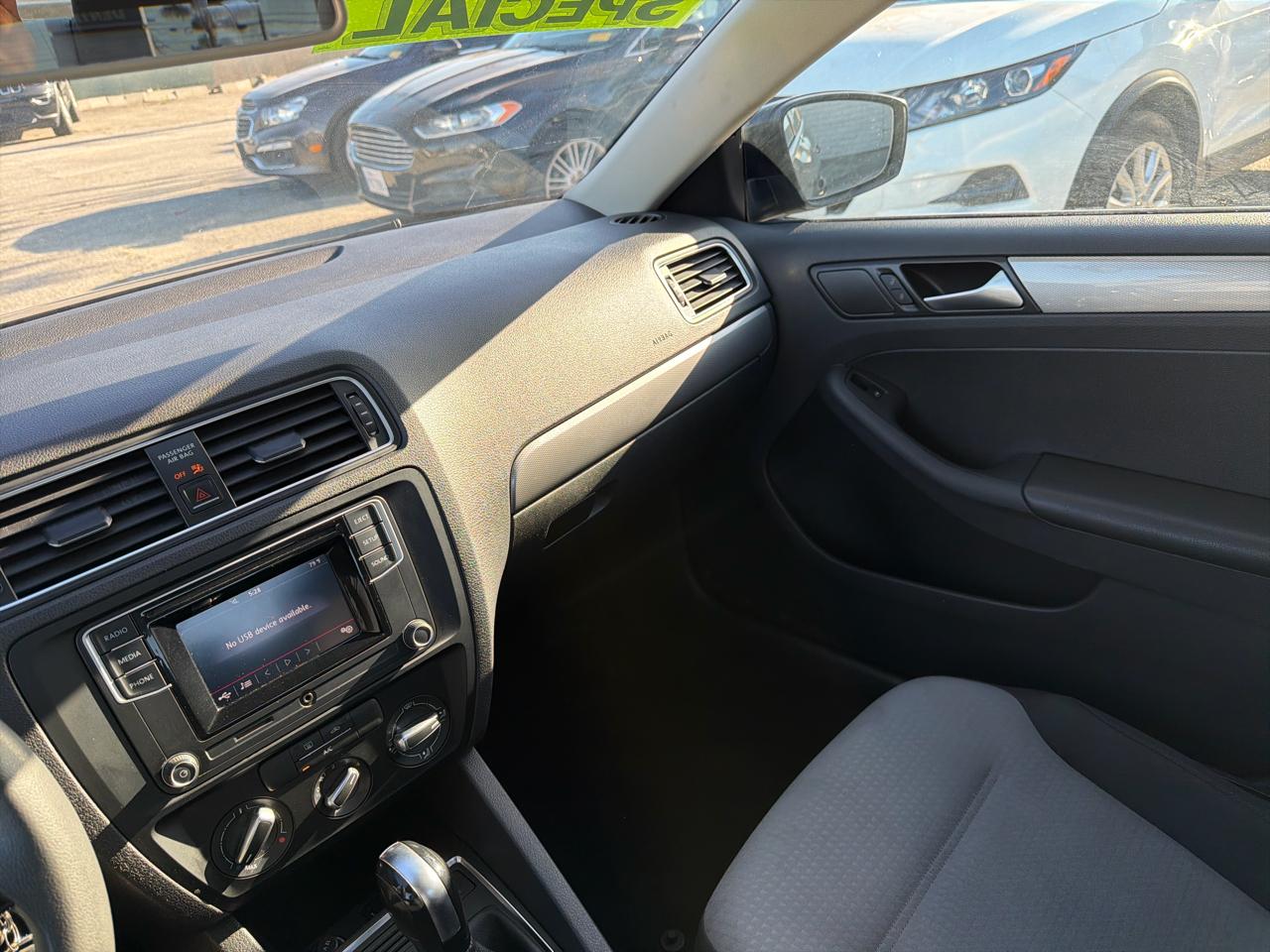 Volkswagen Jetta 1.4T S 6A 2017