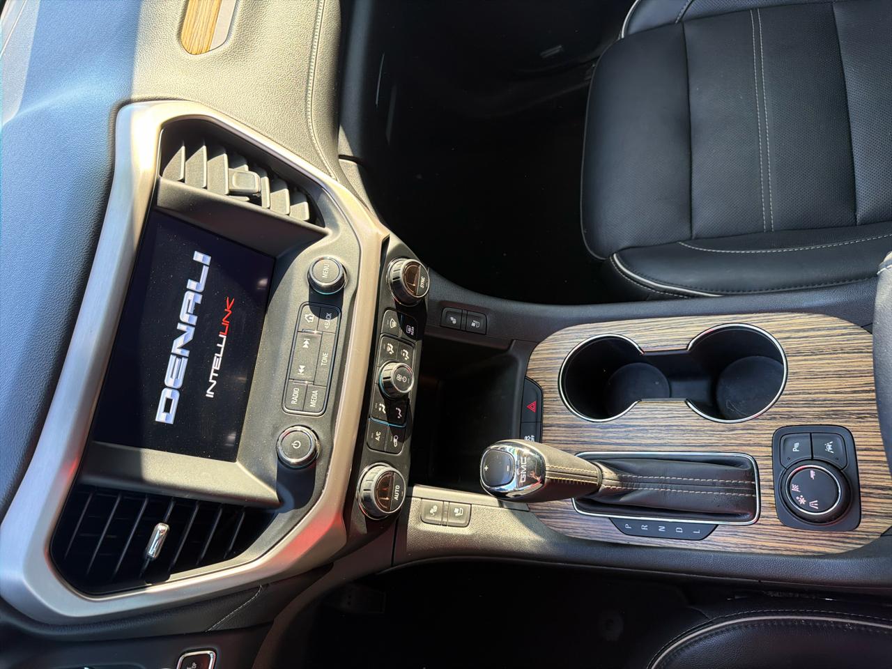 GMC Acadia Denali 2019