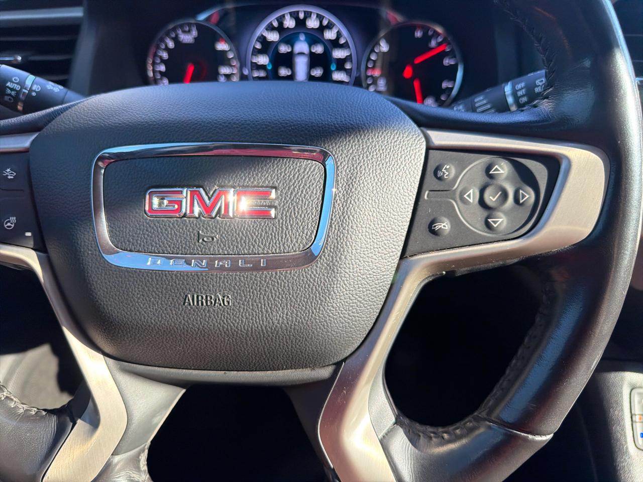 GMC Acadia Denali 2019