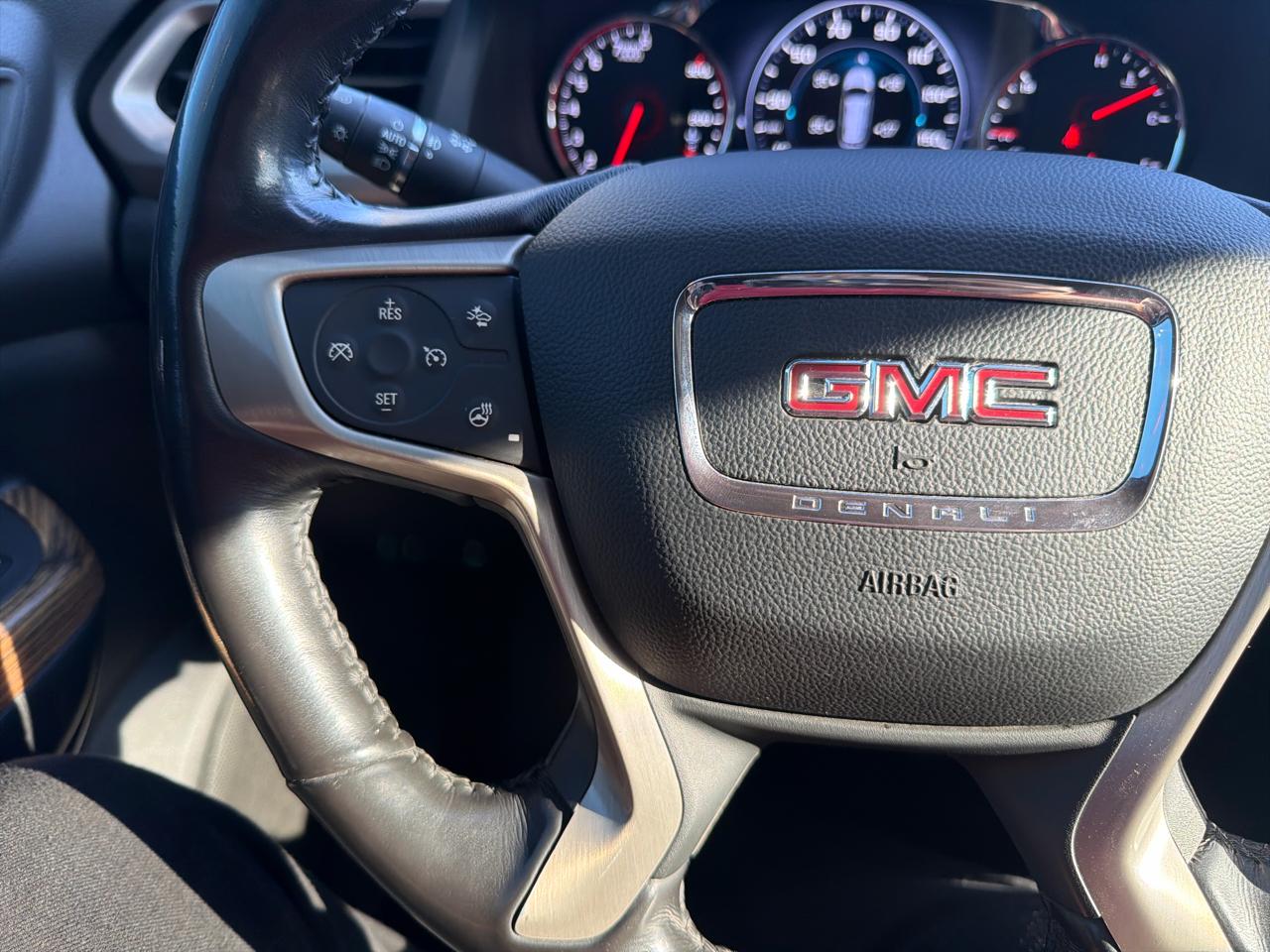 GMC Acadia Denali 2019