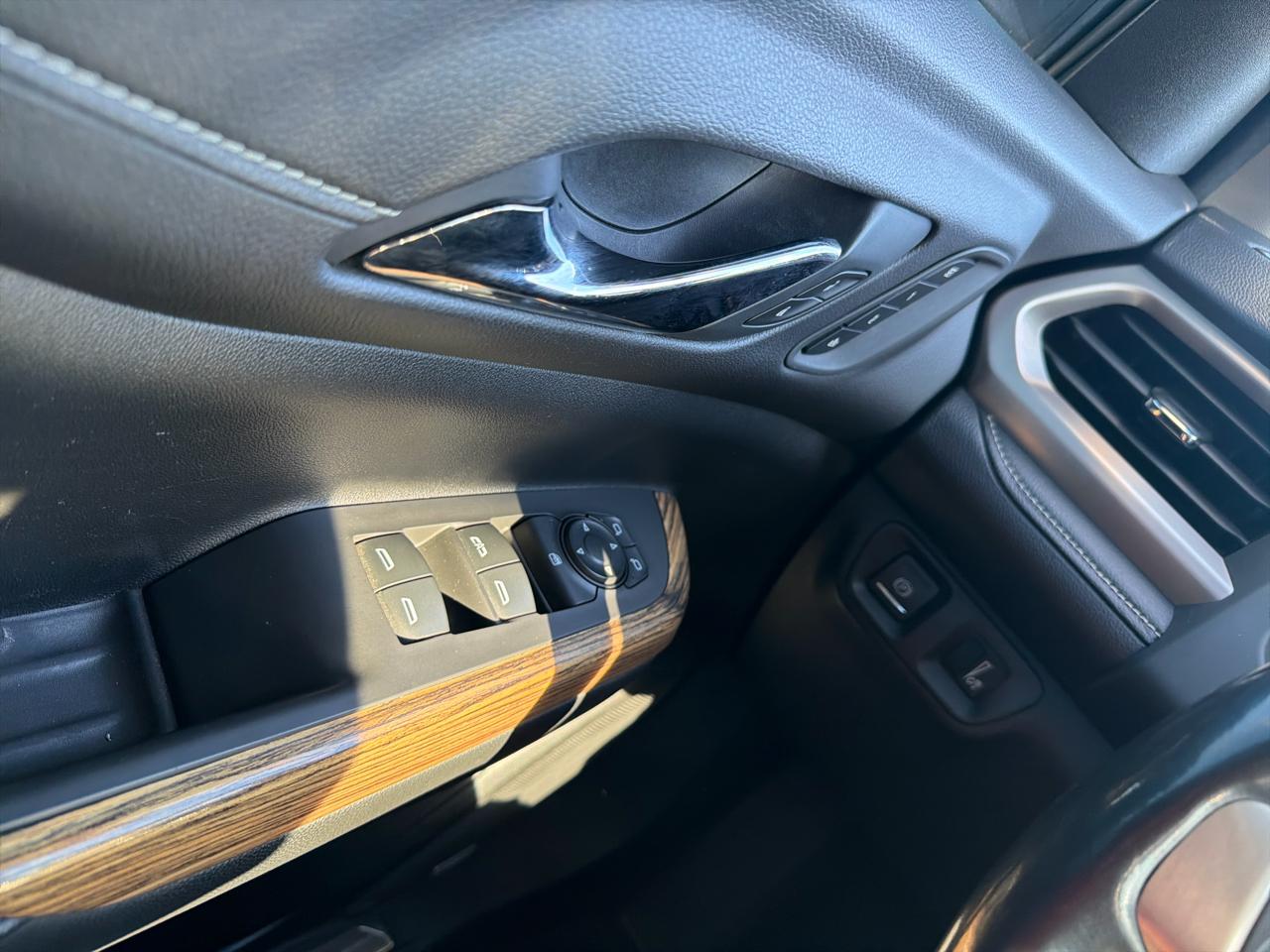 GMC Acadia Denali 2019