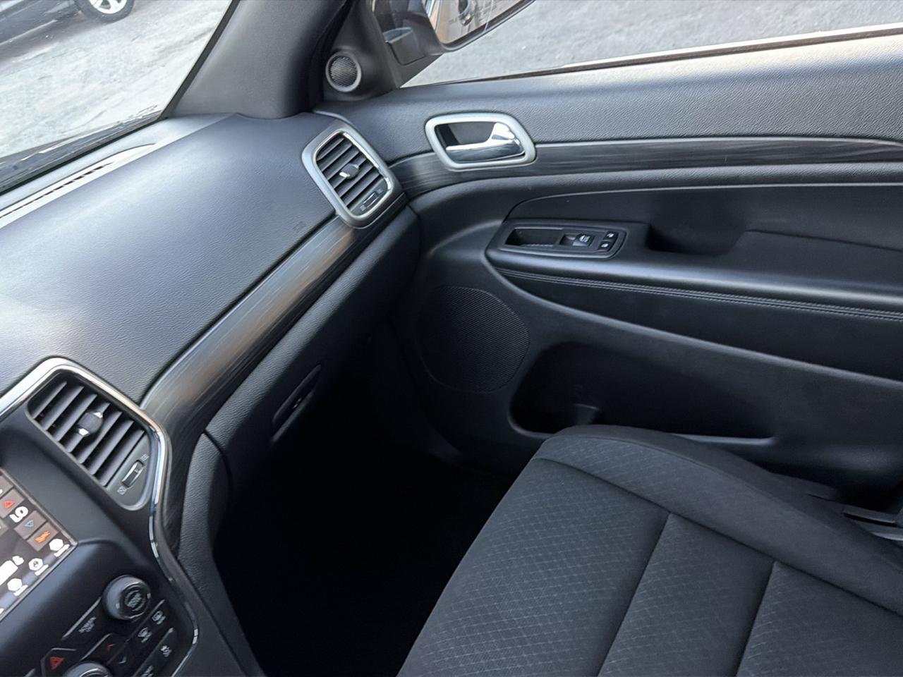 Jeep Grand Cherokee Laredo E 2WD 2021