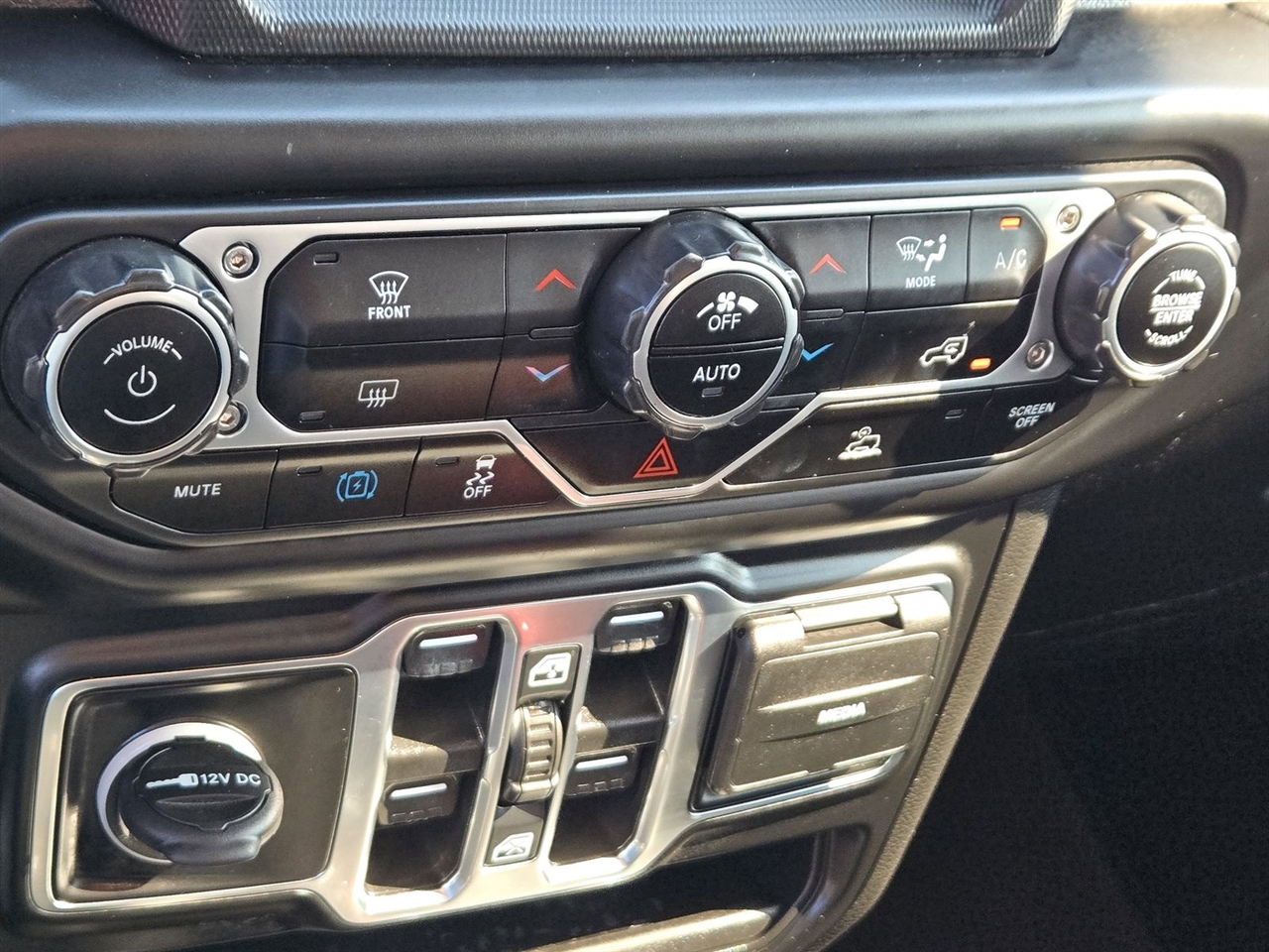 Jeep Wrangler 4xe Unlimited Sahara 4x4 2022 Jeep Wrangler 4xe Unlimited Sahara 4x4 2022