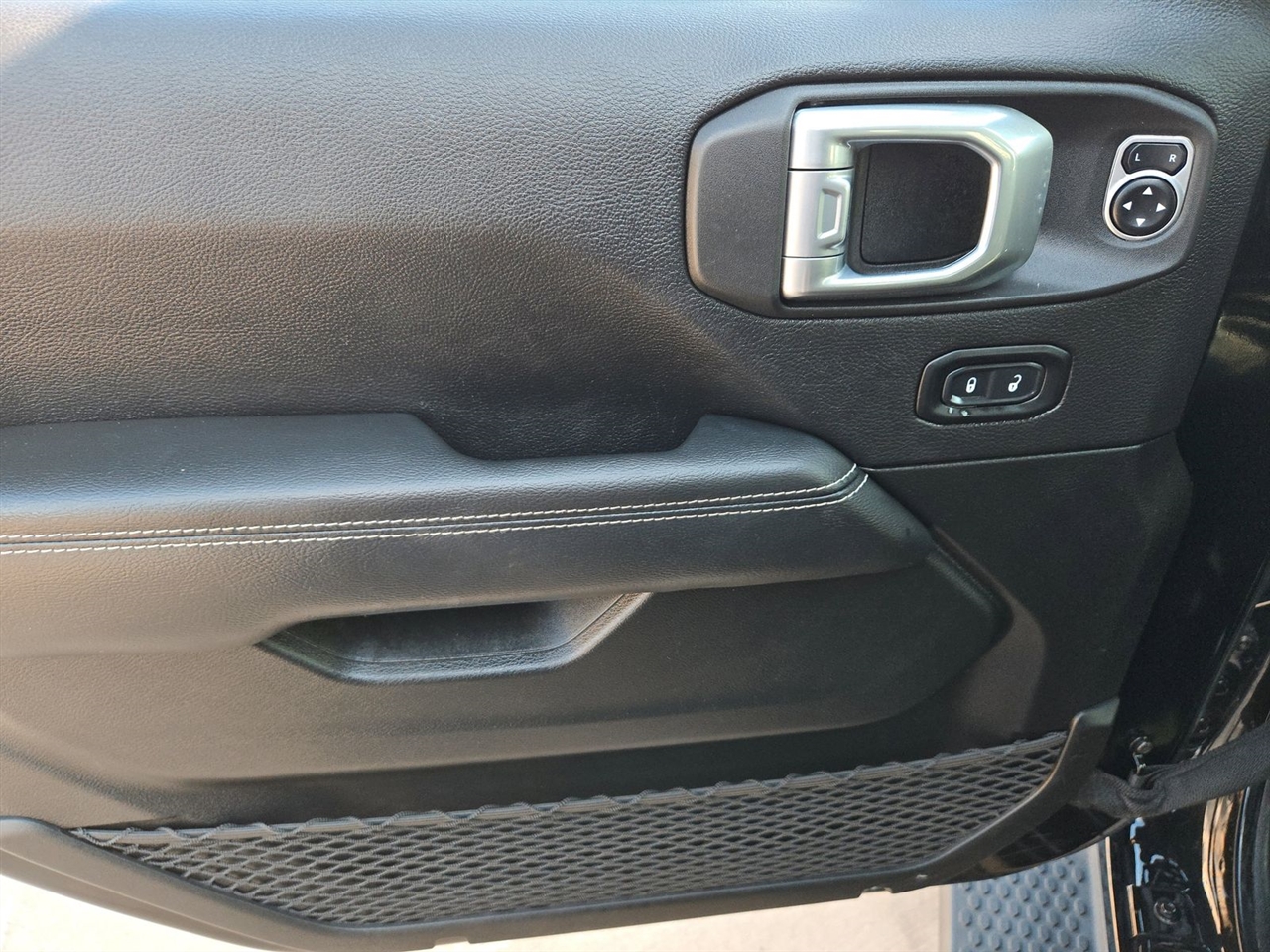 Jeep Wrangler 4xe Unlimited Sahara 4x4 2022 Jeep Wrangler 4xe Unlimited Sahara 4x4 2022