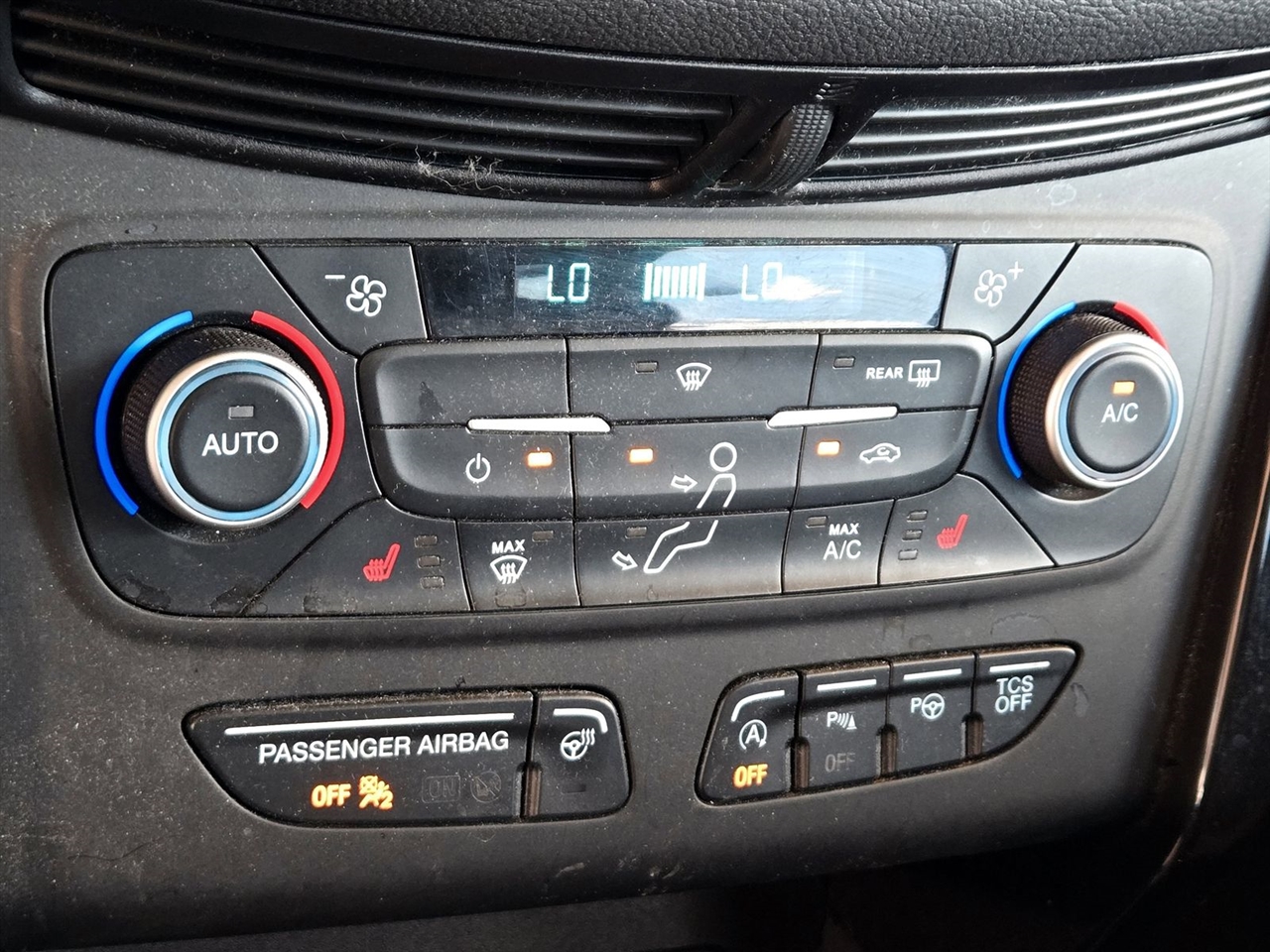 Ford Escape Titanium FWD 2019 Ford Escape Titanium FWD 2019