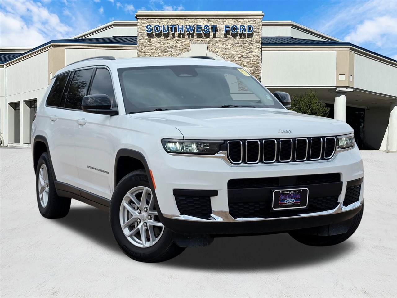 Jeep Grand Cherokee L Laredo 4x2 2023 Jeep Grand Cherokee L Laredo 4x2 2023