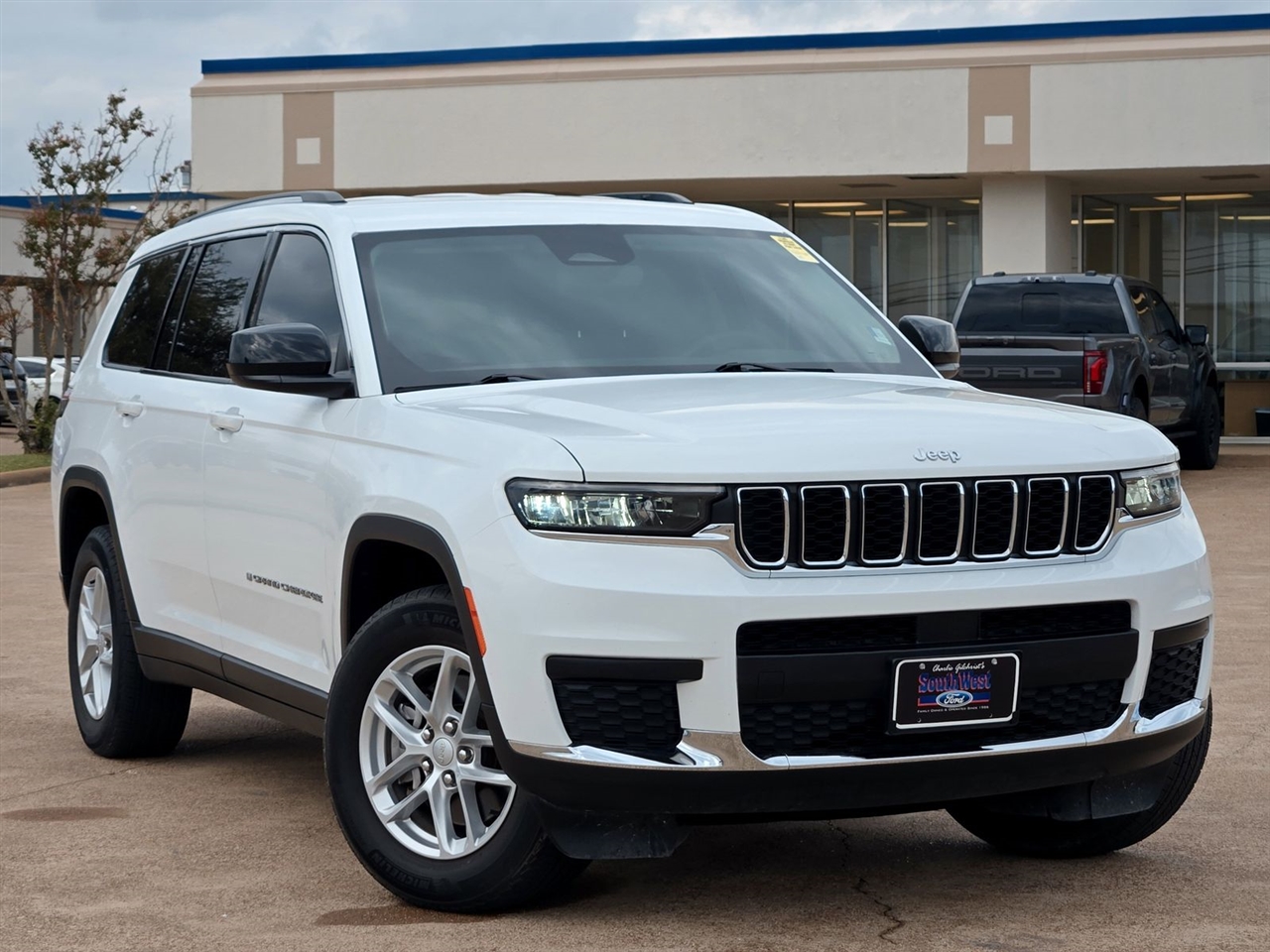 Jeep Grand Cherokee L Laredo 4x2 2023 Jeep Grand Cherokee L Laredo 4x2 2023