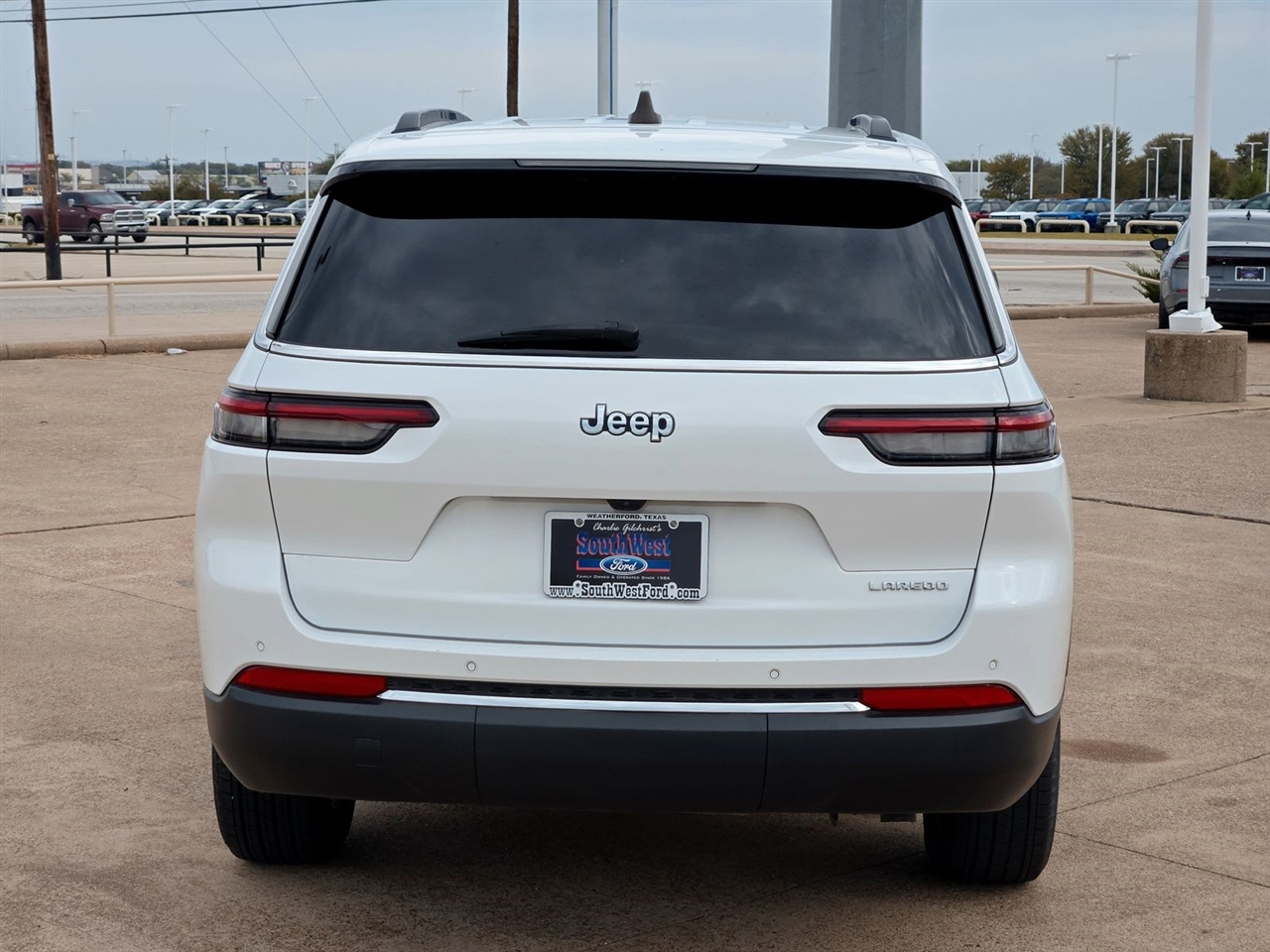 Jeep Grand Cherokee L Laredo 4x2 2023 Jeep Grand Cherokee L Laredo 4x2 2023